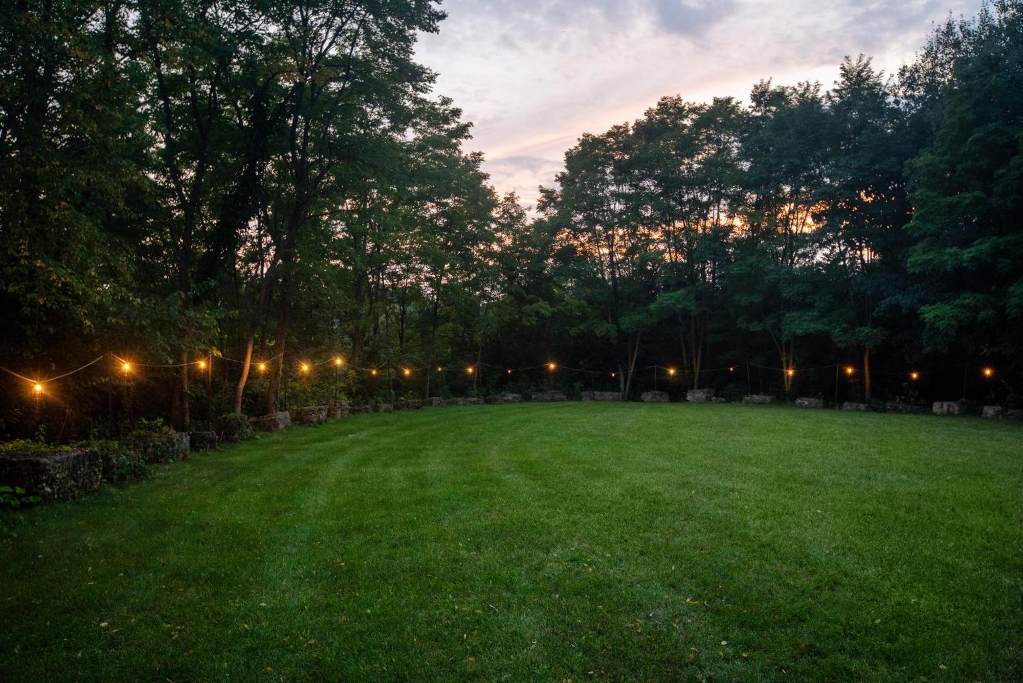 Irish Cottage Inn & Suites غالينا المظهر الخارجي الصورة